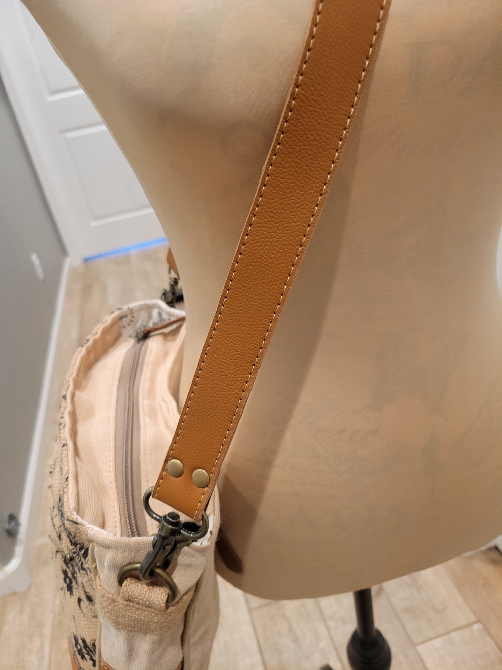 NWT Myra Bag Black Floral Canvas Crossbody with Brown Trim - Picture 4 of 7